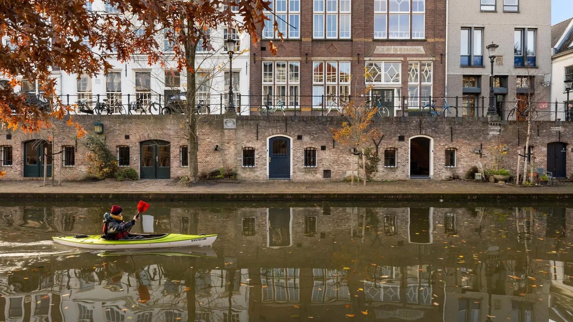 2 Luxurious Canal Apartments In Utrecht