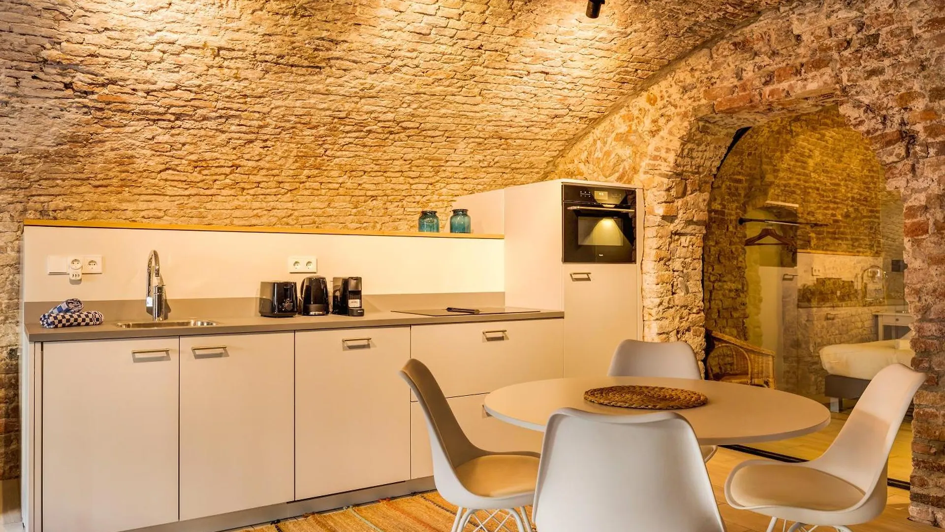 2 Luxurious Canal Apartments In Utrecht