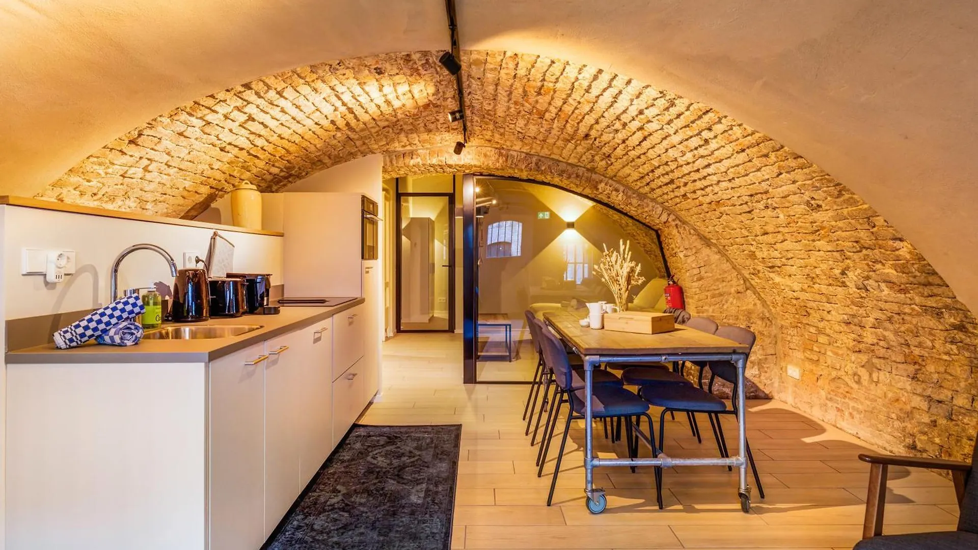2 Luxurious Canal Apartments In Utrecht
