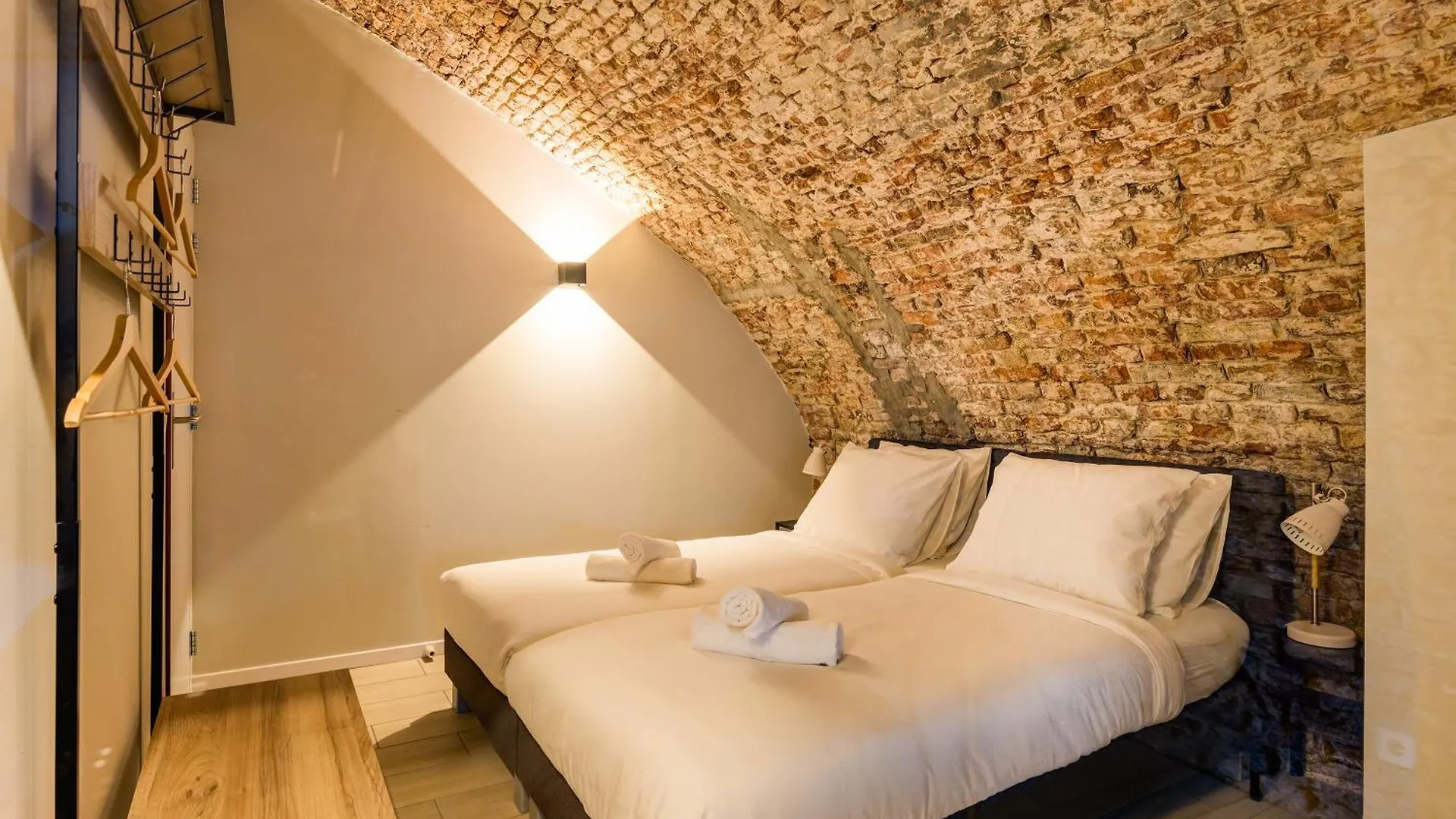 2 Luxurious Canal Apartments In Utrecht