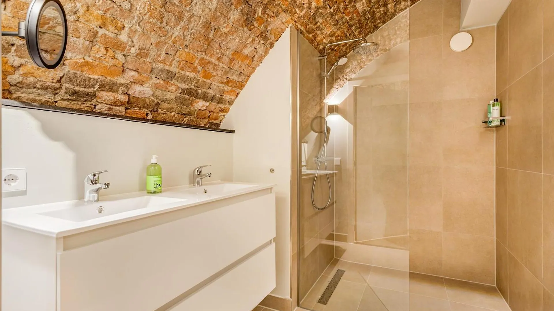 2 Luxurious Canal Apartments In Utrecht