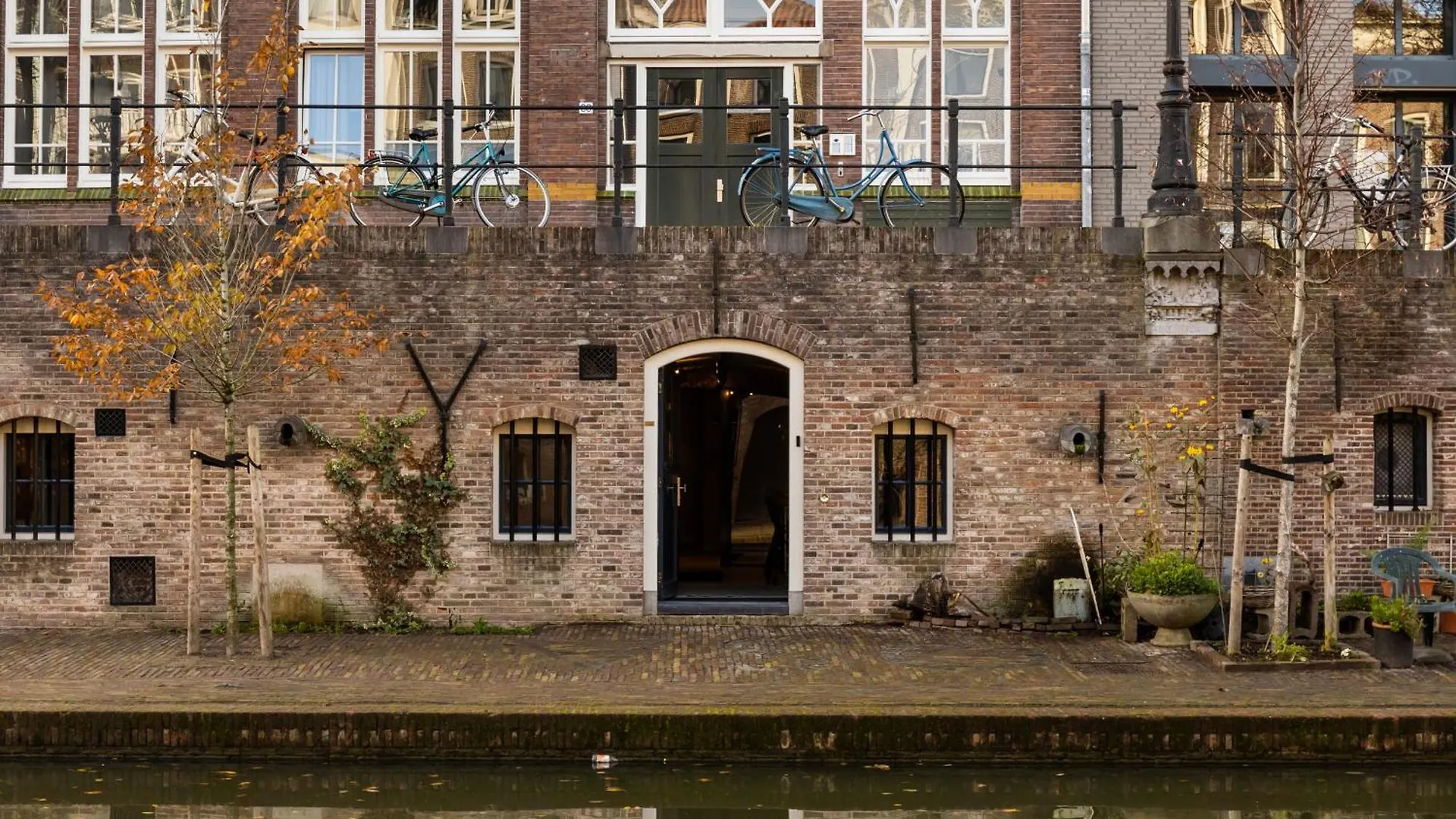 2 Luxurious Canal Apartments In Utrecht Holiday home