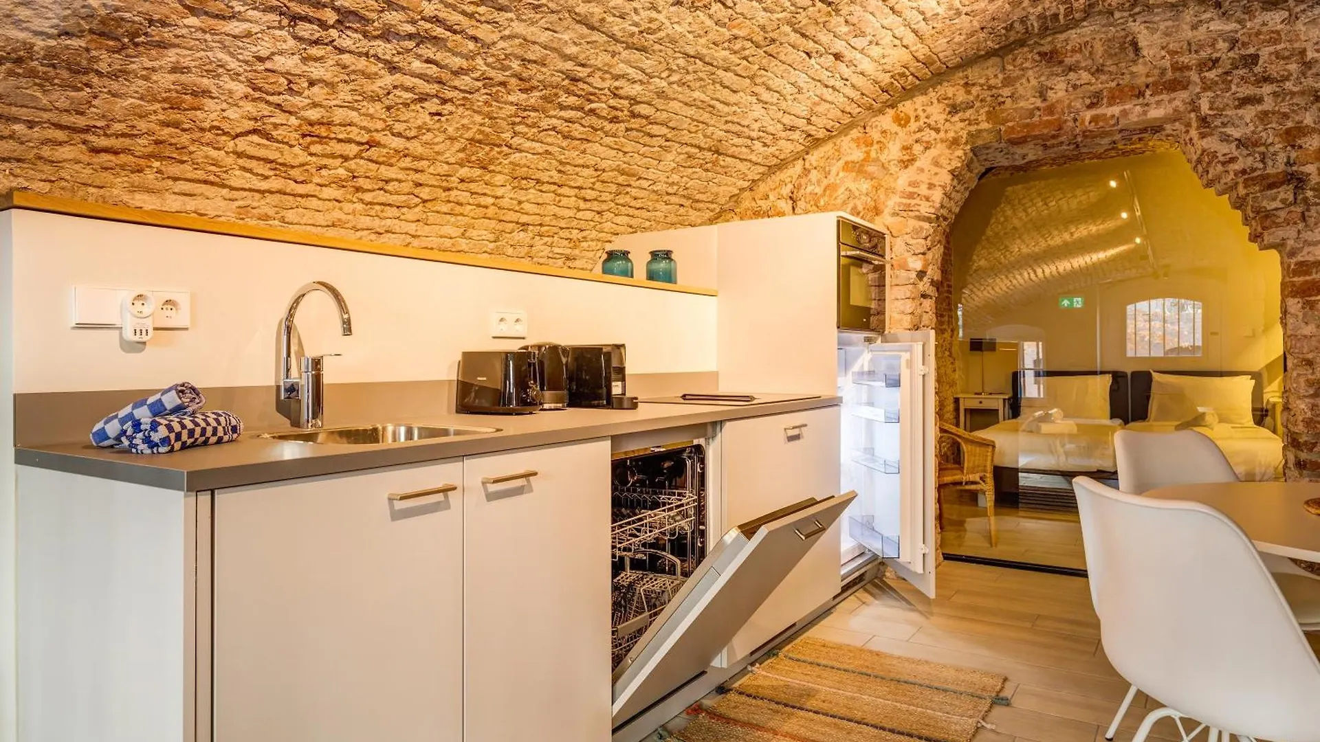 2 Luxurious Canal Apartments In Utrecht